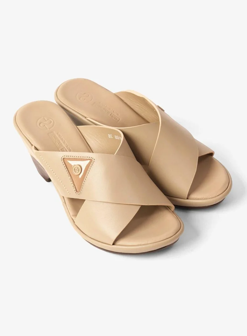 كومفورت بلس صنادل نسائية مريحة جلد بحزام متقاطع بيج